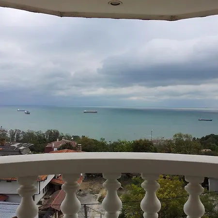 Apartment Trakata Warna