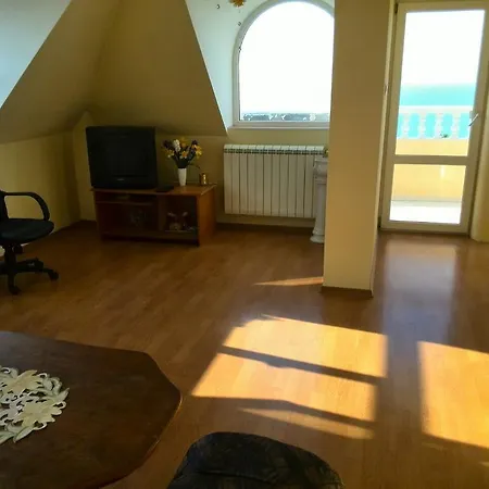 Apartment Trakata Warna