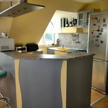 Trakata Apartment Warna