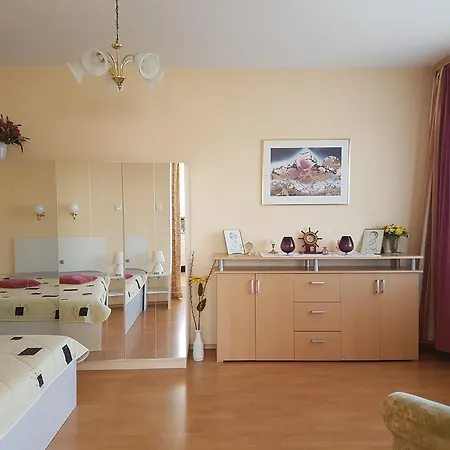 Trakata Apartment Warna