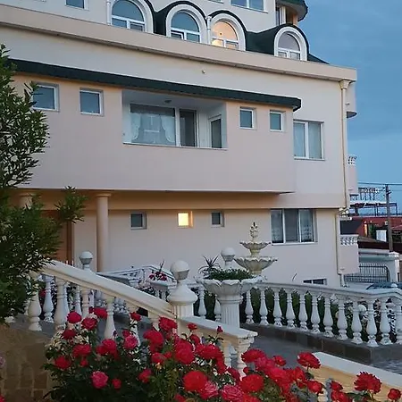 Apartment Trakata Warna